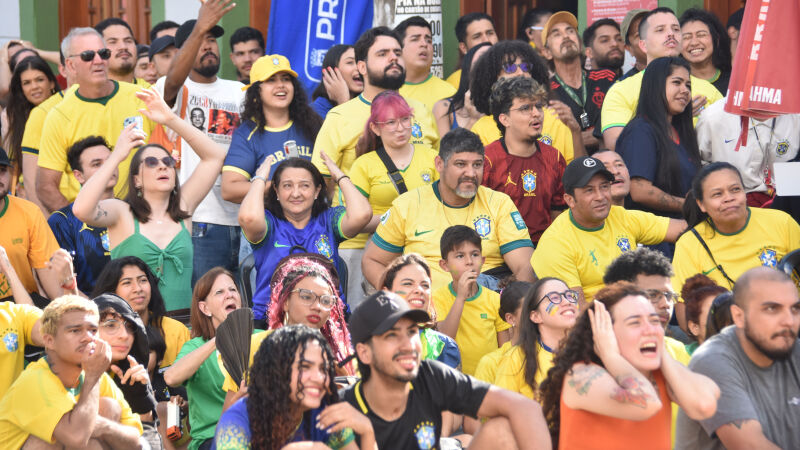 Torcedores esperam pelo Hexa na Cidade da Copa