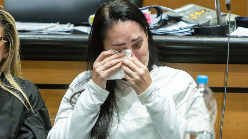  Monique Medeiros, mãe de Henry, durante julgamento que começou em 25 de maio de 2026 e terminou na madrugada de 4 de junho de 2026