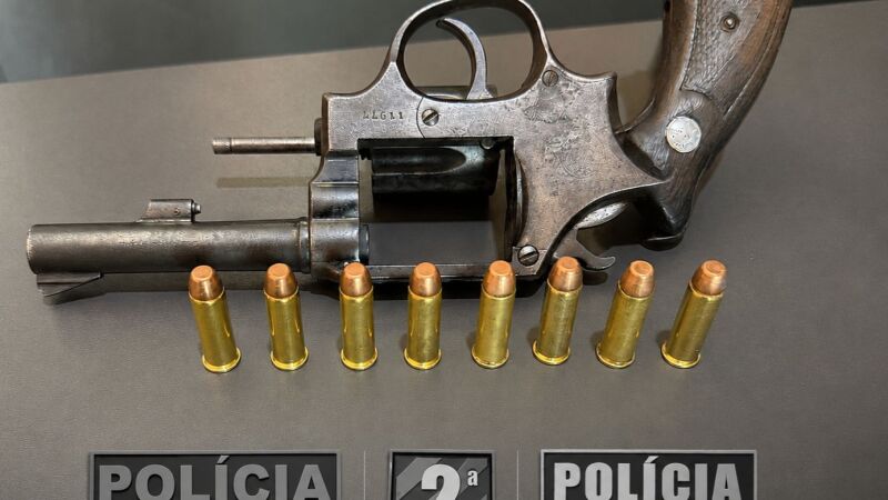 Arma, munições e a bicicleta usada no crime foram apreendidas pela Polícia