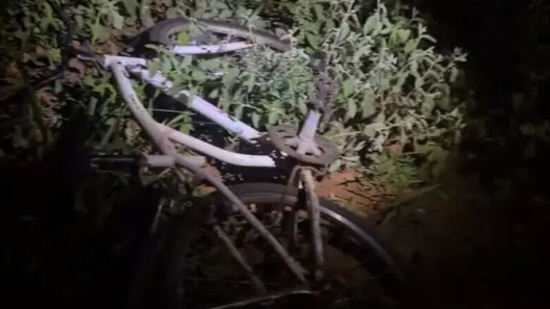 Bicicleta que o homem usava no momento que atingido pelo carro, um Honda HR-V