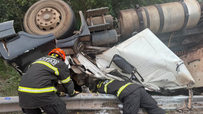 Atuação do Corpo de Bombeiros, durante o resgate a vítima 