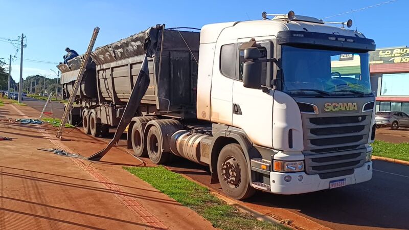 Agentes da Defron da PRF identificaram um fundo falso especialmente preparado para transporte de entorpecentes, o popular 