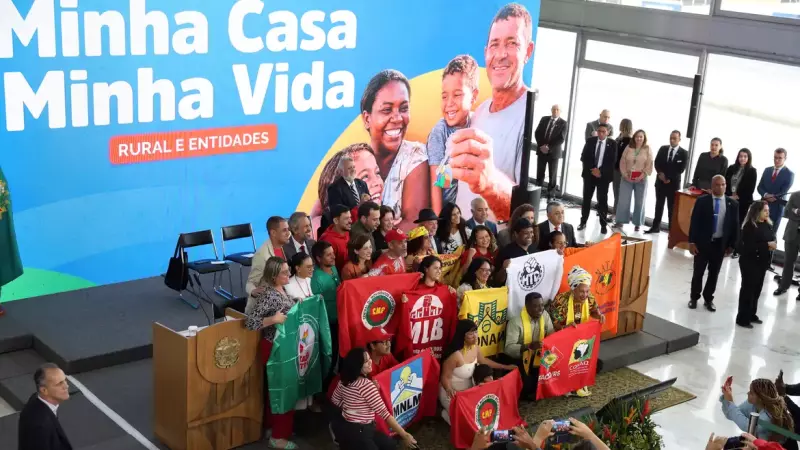 O programa atende famílias com renda bruta de até R$ 3,2 mil. Trabalhadores rurais podem ter renda anual de R$ 50 mil