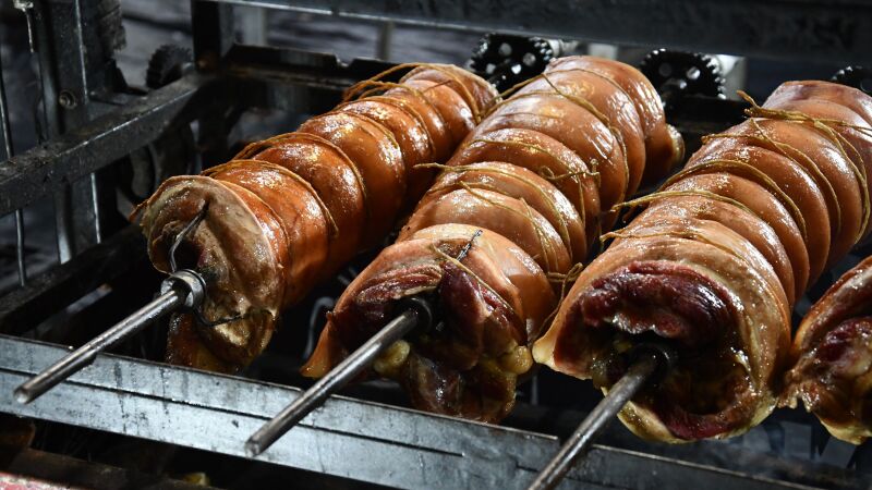Torresmofest oferece, além do torresmo, pratos como costela fogo de chão, baião de dois, feijão-tropeiro, hambúrgueres de torresmo ou shimeji, lanches de costela, batatas recheadas, doces artesanais, diversas sobremesas e chopp artesanal