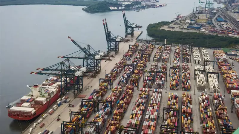 Dois anúncios de tarifas extras feitos em menos de 24 horas pelos EUA tendem a prejudicar as exportações brasileiras, caso entrem em vigor