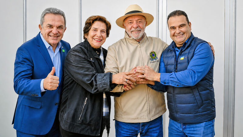 O deputado federal Vander Loubet, a ex-primeira-dama do Estado, Dona Gilda, o presidente Luiz Inácio Lula da Silva e o ex-deputado federal Fábio Trad