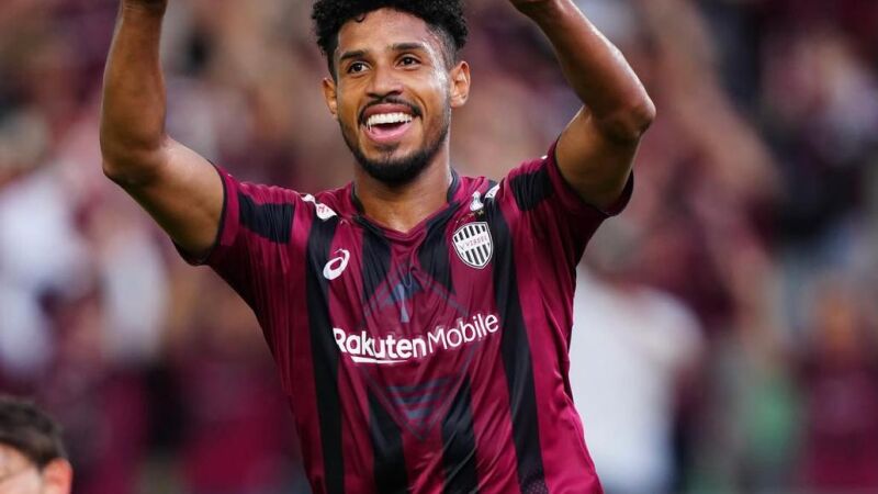 Diego Jara comemorando seu primeiro gol com a camisa do Vissel Kobe