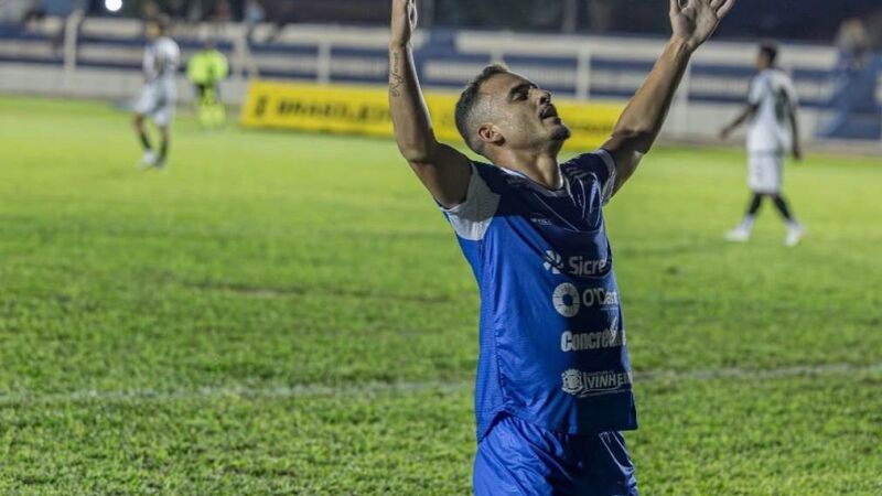 Autor de dois gols na partida, Rodolfo saiu do banco para fazer a diferença