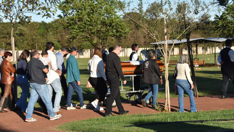 Velório e sepultamento de Bernal foram realizados no Cemitério Jardim das Palmeiras