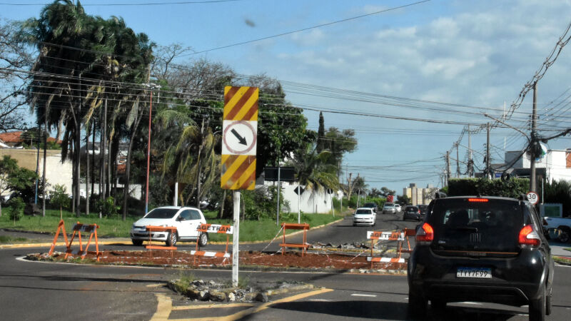 Obras são iniciadas na Avenida Rodolfo José Pinho, para a retirada da rotatória com as ruas Dos Vendas e Chaadi Scaff