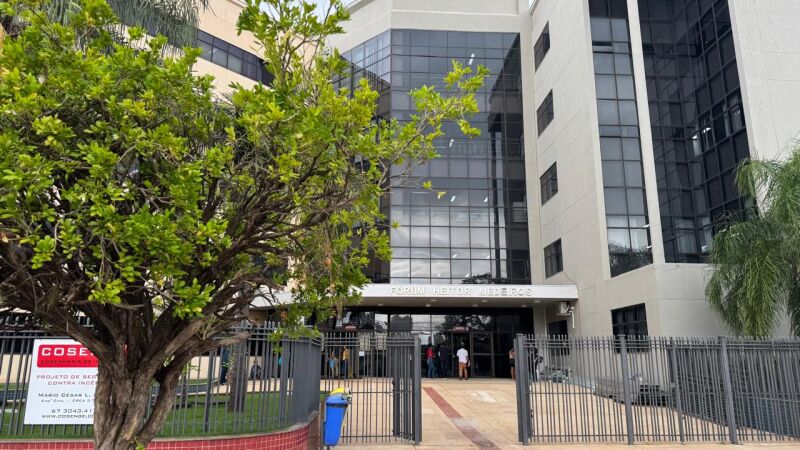 Consumidora ficou semanas sem seus pertences, teve parte da mudança extraviada e ainda foi alvo de intimidações após contestar a cobrança