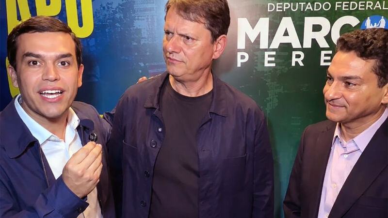 O deputado federal Beto Pereira ao lado do governador Tarcísio de Freitas e do presidente nacional do Republicanos, Marcos Pereira