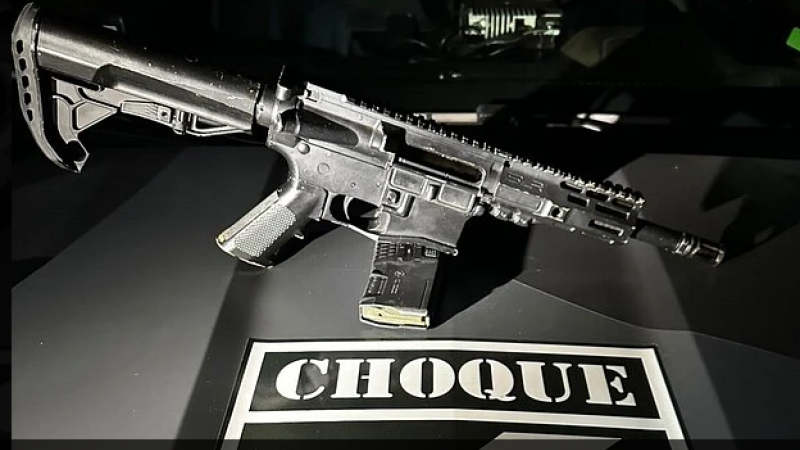Militares encontraram uma carabina M4, da marca Colt, acompanhada de um carregador com capacidade para 30 munições