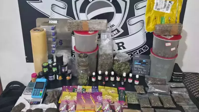 Drogas de alta pureza, flores de cannabis, derivados, arma, munições e equipamentos utilizados na comercialização dos entorpecentes foram apreendidos durante a operação da Denar, em Campo Grande.