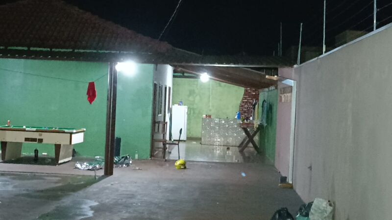 Local onde o adolescente de 17 anos foi morto a tiros durante um ataque ocorrido na madrugada deste domingo (12), no bairro Esplanada, em Dourados. 