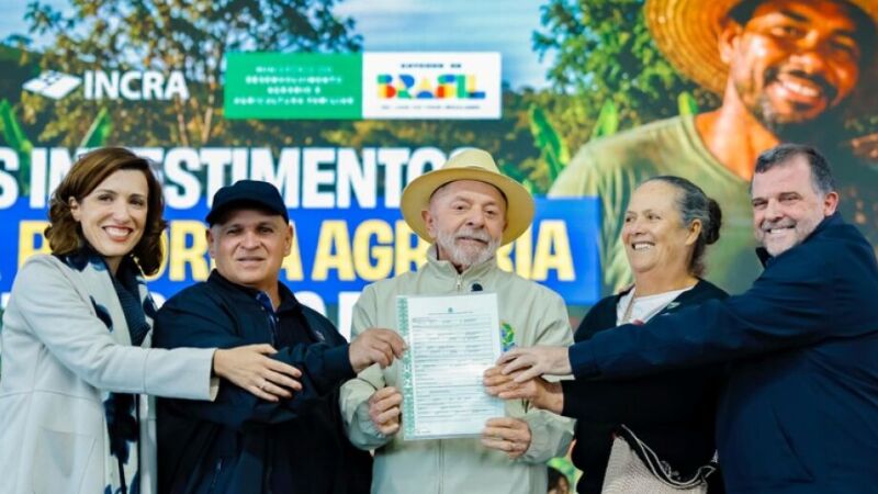 Visita de Lula ao Assentamento Itamarati, em Ponta Porã, marcou a entrega de títulos de propriedade e antecedeu a compra de nova área para reforma agrária em Mato Grosso do Sul.