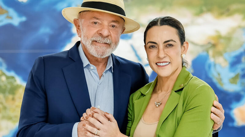 O presidente da República, Luiz Inácio Lula da Silva (PT), e a senadora Soraya Thronicke (PSB-MS) durante reunião ontem (16) em Brasília (DF)