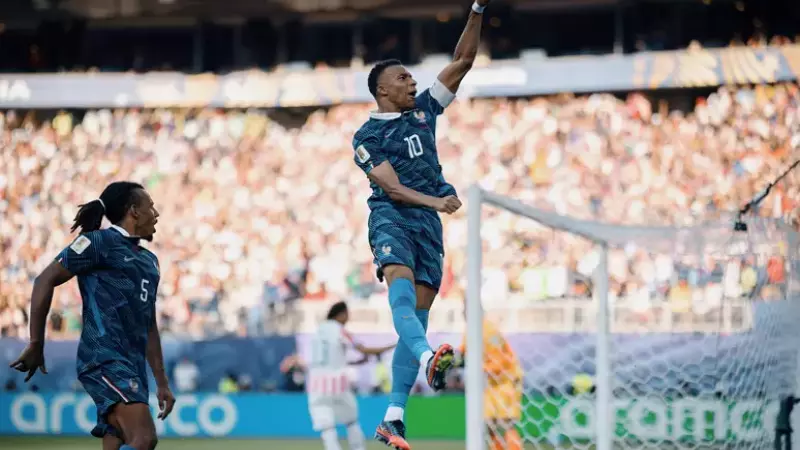 Mbappé chegou aos sete gols na competição e empatou com Lionel Messi na liderança da artilharia da Copa