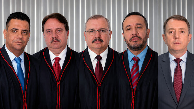 Os magistrados Alexandre Bastos, Marcos de Brito e Vladimir Abreu e Paulo Afonso