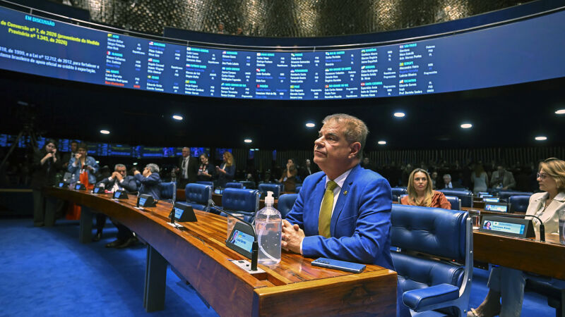 O senador Nelsinho Trad (PSD), durante sessão ordinária no plenário do Senado, em Brasília (DF)
