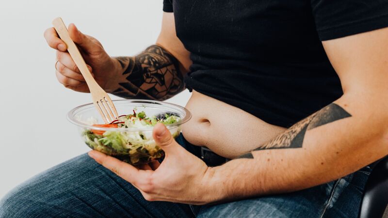 Alimentação saudável, qualidade do sono, manejo do estresse, atividades físicas e rotina equilibrada são essenciais para reduzir a inflamação do organismo