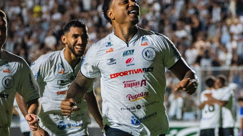 Michel Douglas marcou dois gols para o ASA em confronto que eliminou Ivinhema da competição da Série D