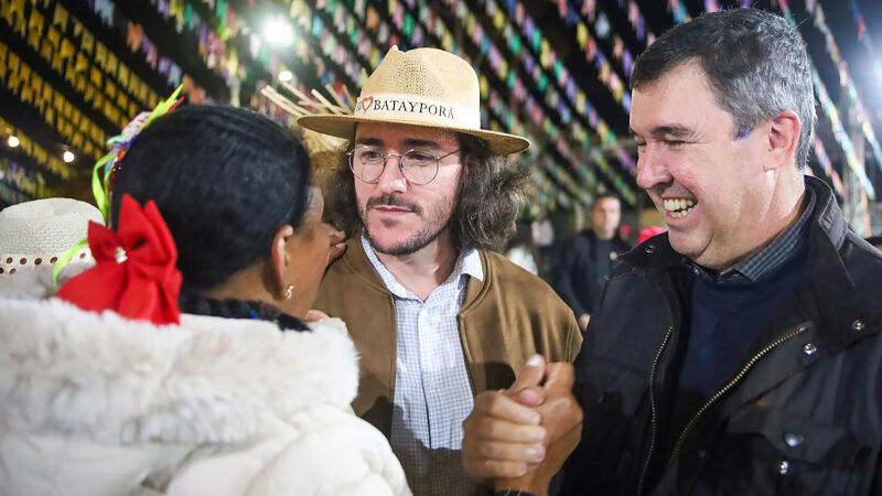 O governador Eduardo Riedel (PP) durante agenda em Batayporã