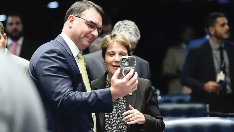 Flávio Bolsonaro deve ser formalizado na convenção do próximo sábado (25), mas o nome de Tereza Cristina poderia esperar até 5 de agosto