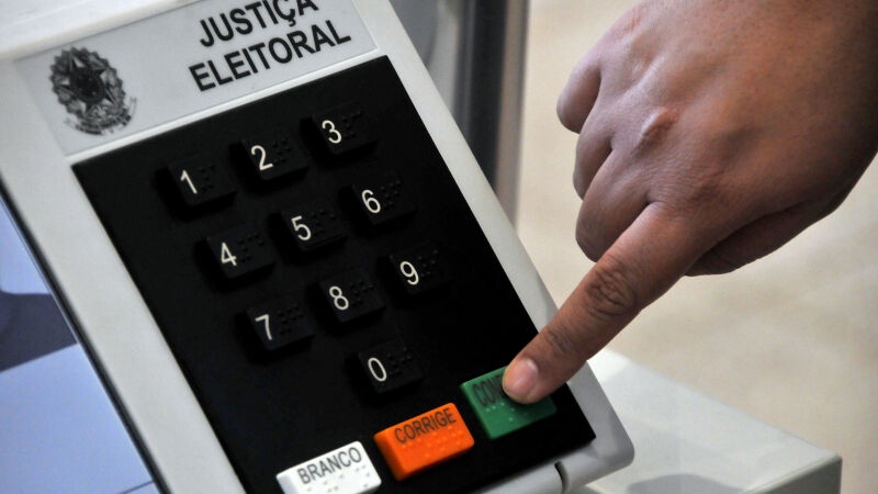 Aqueles que escolherem a opção do voto em trânsito e não comparecer às urnas no dia da eleição, também precisa justificar a ausência