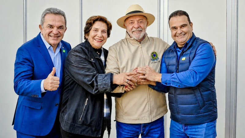 O deputado federal Vander Loubet, a ex-primeira-dama do Estado, Dona Gilda, o presidente Luiz Inácio Lula da Silva e o ex-deputado federal Fábio Trad