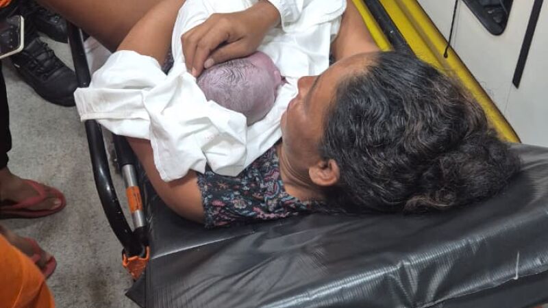 Bebê 'apressadinho' não esperou chegar no hospital para nascer