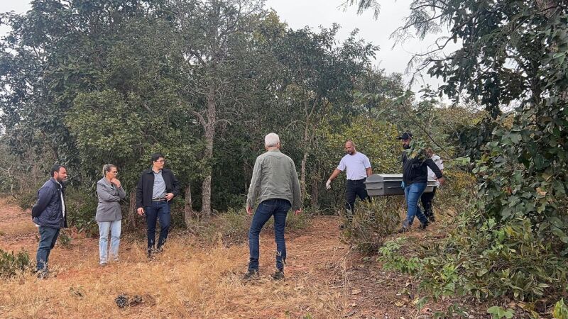 Corpos foram retirados do local do início da tarde desta sexta-feira
