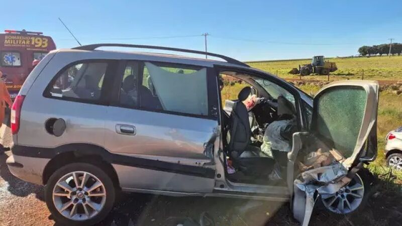 uma das principais ligações entre Ponta Porã e Dourados, a BR-463 registra intenso movimento de veículos tanto de passeio como de carga