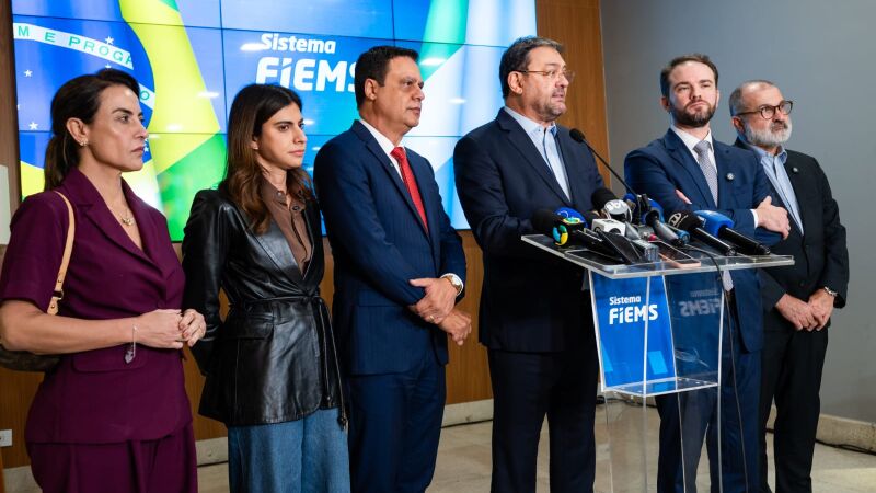 Coletiva de Imprensa: senadora Soraya Thronicke, deputada federal Camila Jara, secretário Flávio César, presidente Sérgio Longen e ministros Dario Durigan e George Santoro.