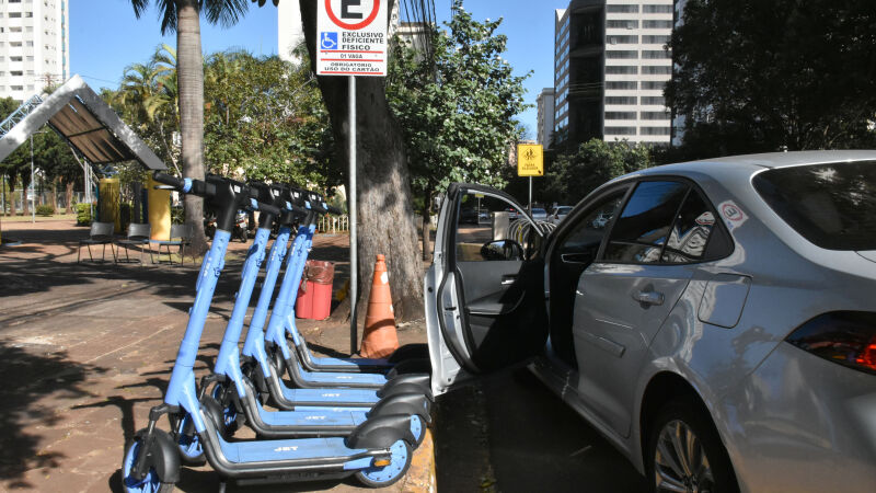 Proposta quer regulamentar locais para estacionamento de patinetes elétricos e bicicletas