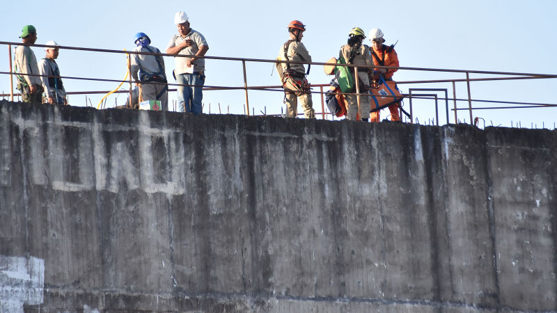 Suspeita é que trabalhadores se intoxicaram ao usar maçarico em local com pouco oxigênio