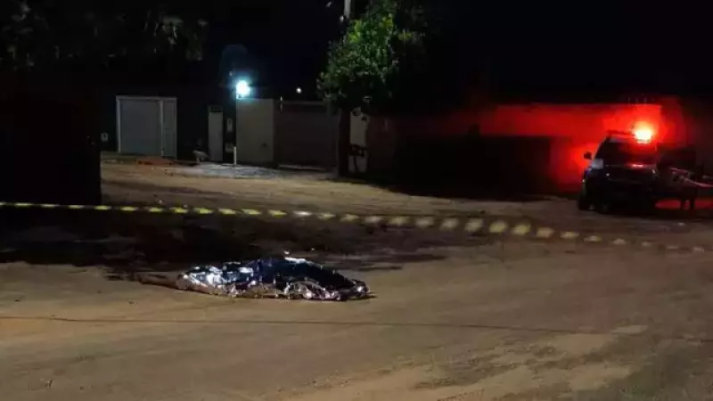 Local onde Márcio Guimarães da Silva, de 27 anos, foi encontrado morto na madrugada deste sábado (1&ordm;), no Bairro Centro Oeste, em Campo Grande. A Polícia Civil investiga o caso como homicídio.