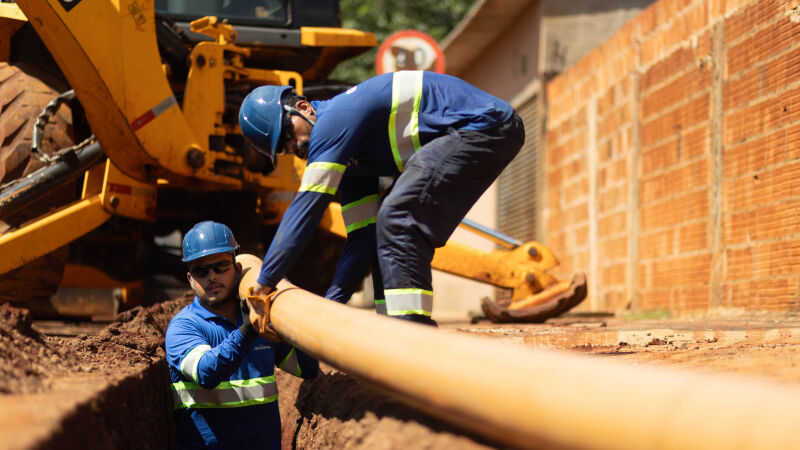 Em Campo Grande, obras de ampliação da rede de esgoto não param; objetivo é a universalização da rede com obras mais complexas 