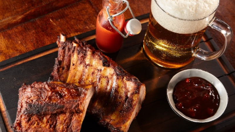 Aprenda a fazer uma costelinha suína na cerveja 