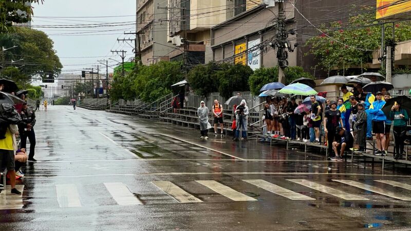Chuva atingiu também a região central do Estado e provocou o cancelamento do desfile alusivo aos 127 anos de Campo Grande