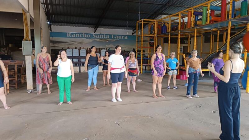 Além de desenvolver a autoestima das participantes, a dança do ventre também promove diversas habilidades motoras