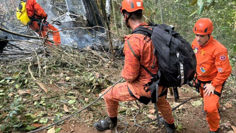O piloto da aeronave também morreu no acidente ocorrido na manhã deste sábado no Rio de Janeiro