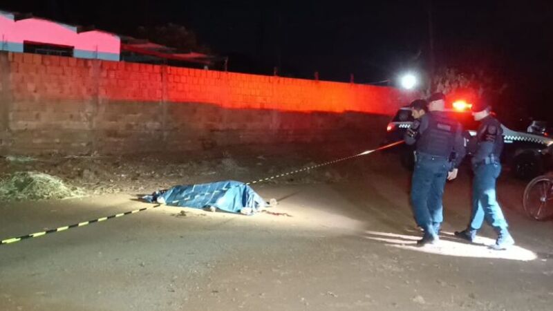 Homicídio ocorreu por volta das 23h30, deste sábado (1)