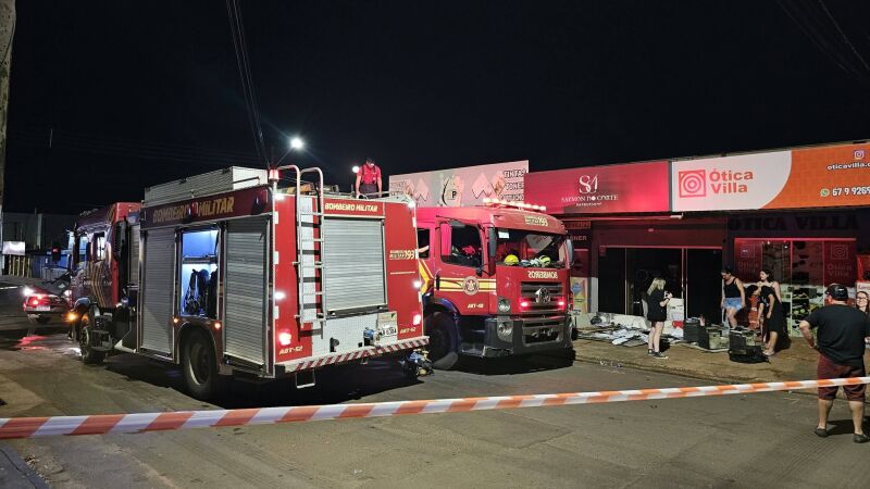 Incêndio começou por volta das 15h, no domingo (30)
