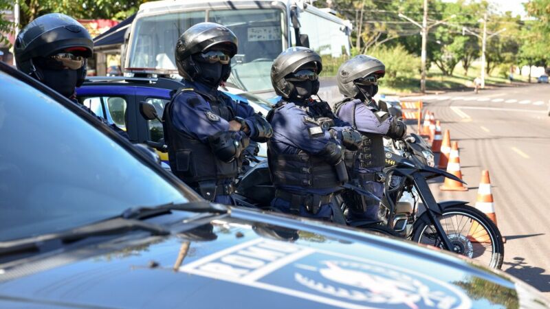 Agentes da Guarda Civil Metropolitana de Campo Grande durante atuação operacional; nova formação da corporação terá 760 horas-aula e treinamento de tiro defensivo.