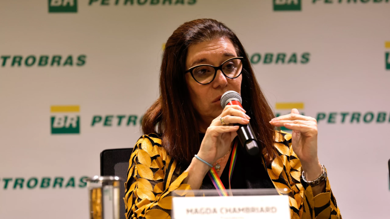 De acordo com Magda Chambriard, presidente da Petrobras, a empresa aguarda a liberação do Ibama para mais 3 poços