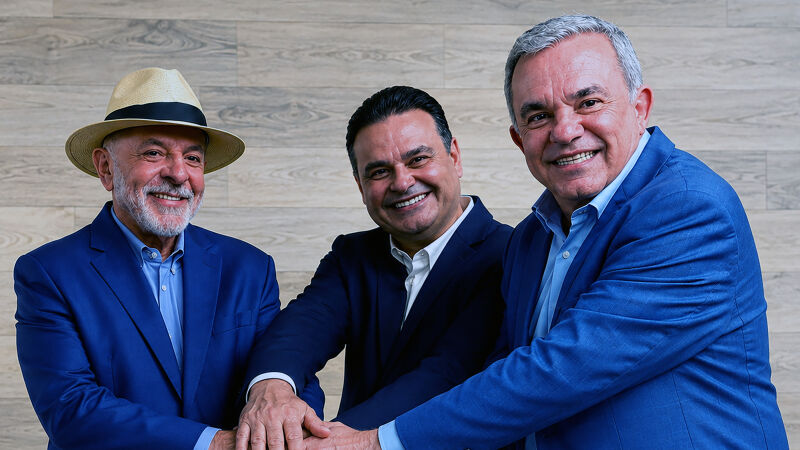 O presidente Luiz Inácio Lula da Silva, o ex-deputado Fábio Trad e o deputado Vander Loubet