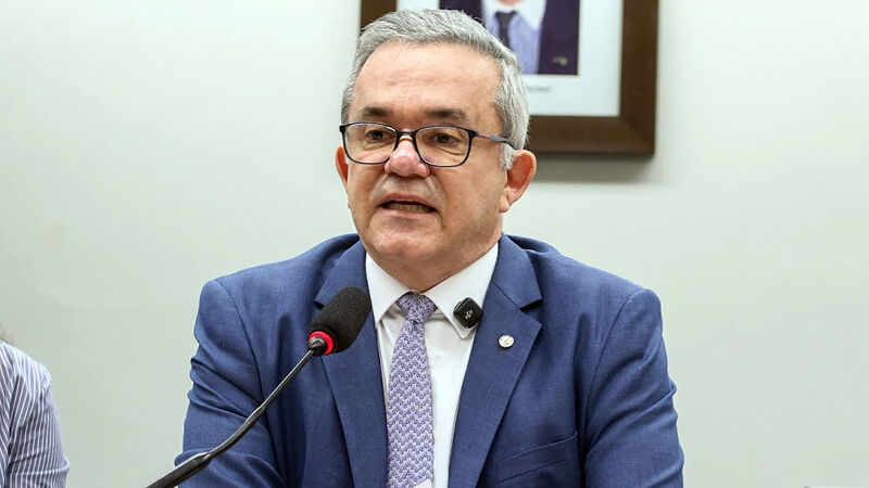 O deputado federal Vander Loubet é candidato a senador