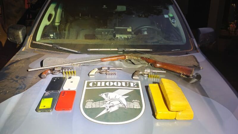 Armas, munições e drogas foram apreendidas durante a Operação Protetor, deflagrada pelo BPMChoque