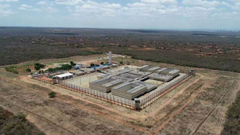 Presos apontados como líderes do Comando Vermelho foram transferidos para a Penitenciária Federal de Mossoró.